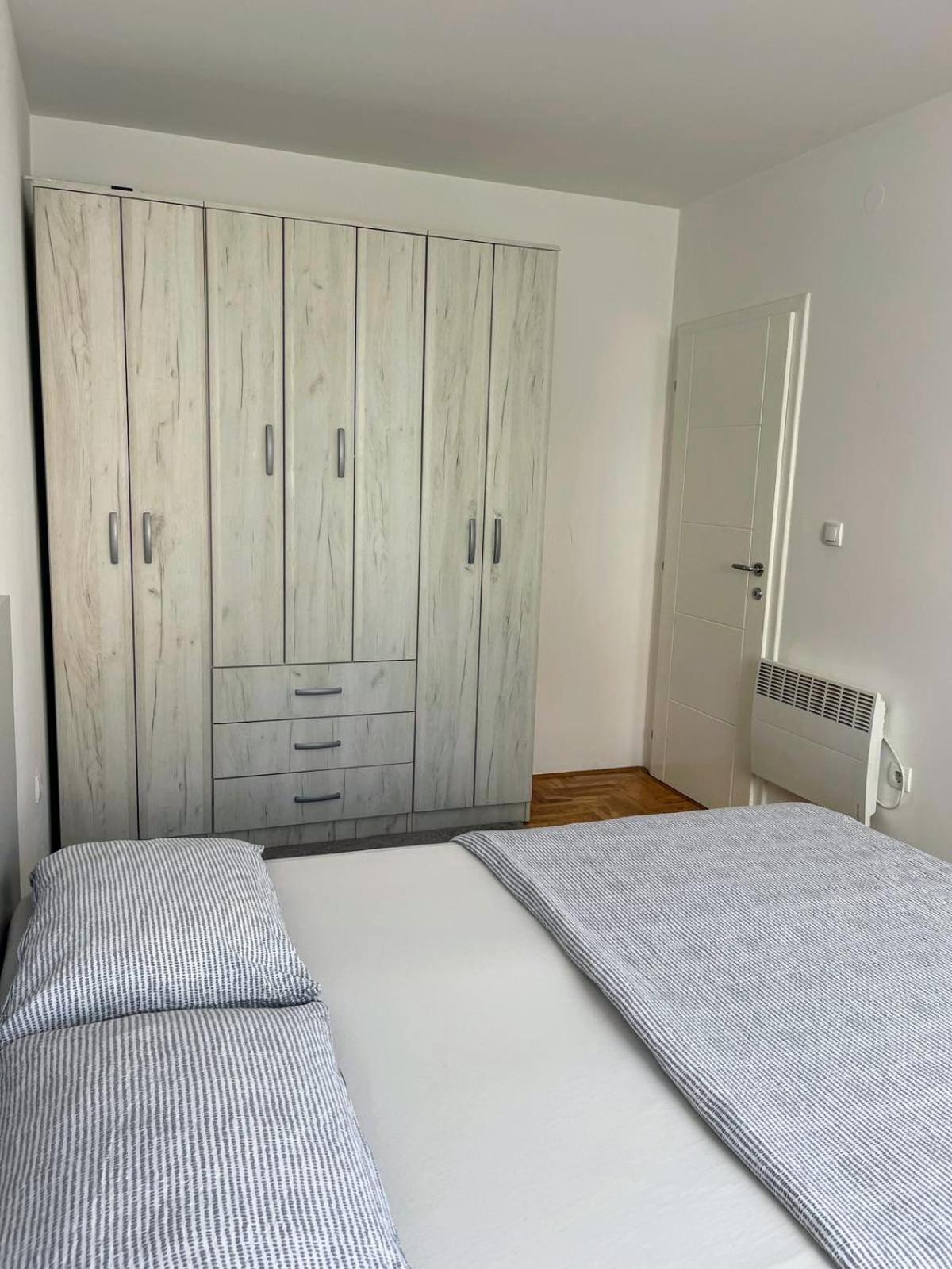 Apartman Hilandarska Apartment Lukavica Екстериор снимка